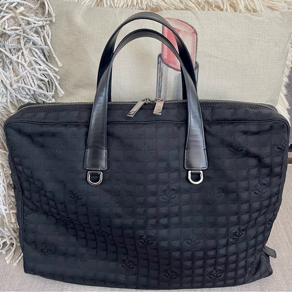 āļøCOAāļø CHANEL New Travel-Line Laptop Case W/D- RingsāļøGORGEOUS & Very Cleanāļø - Picture 3 of 17